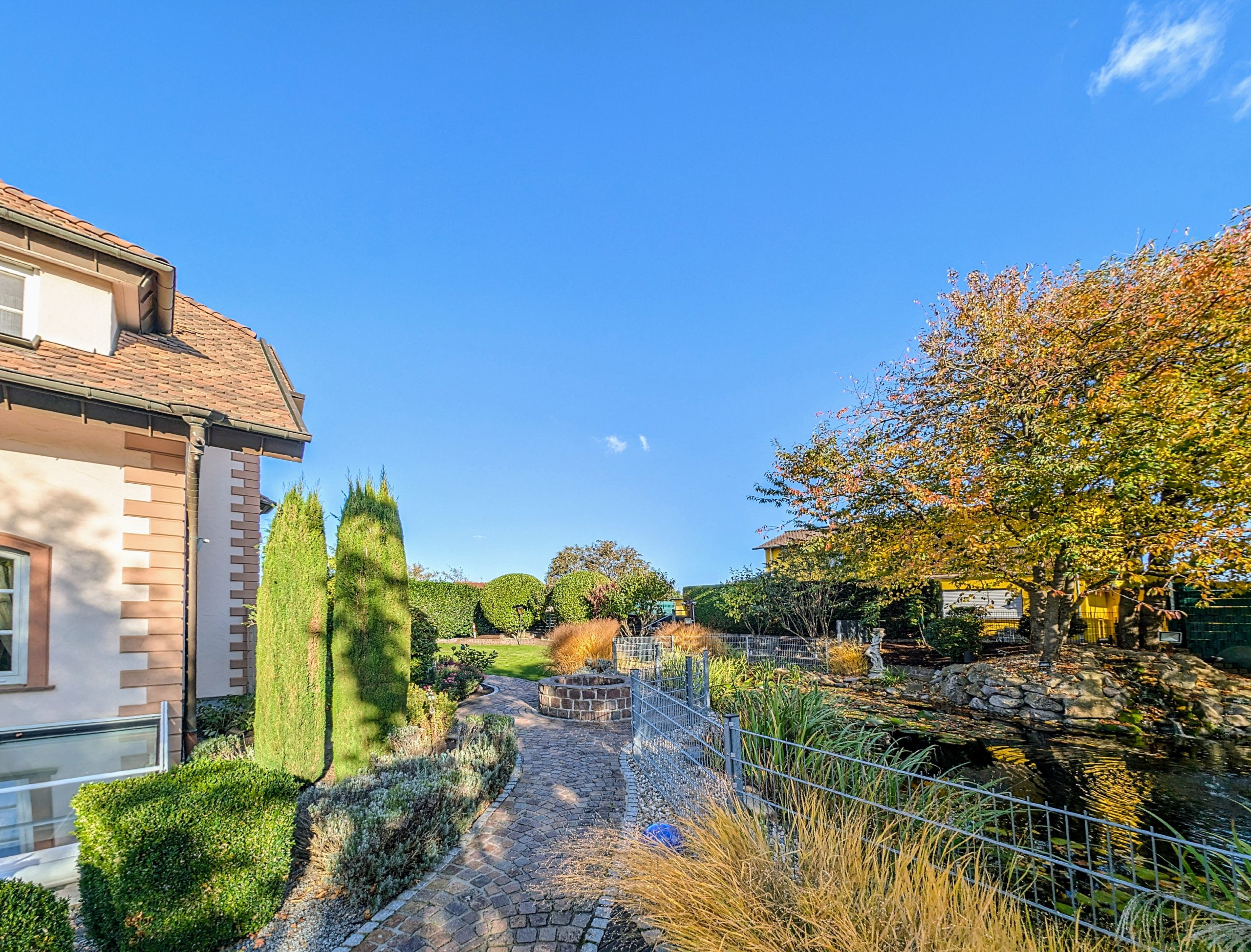 Exklusive Villa mit Traumgrundstück-10