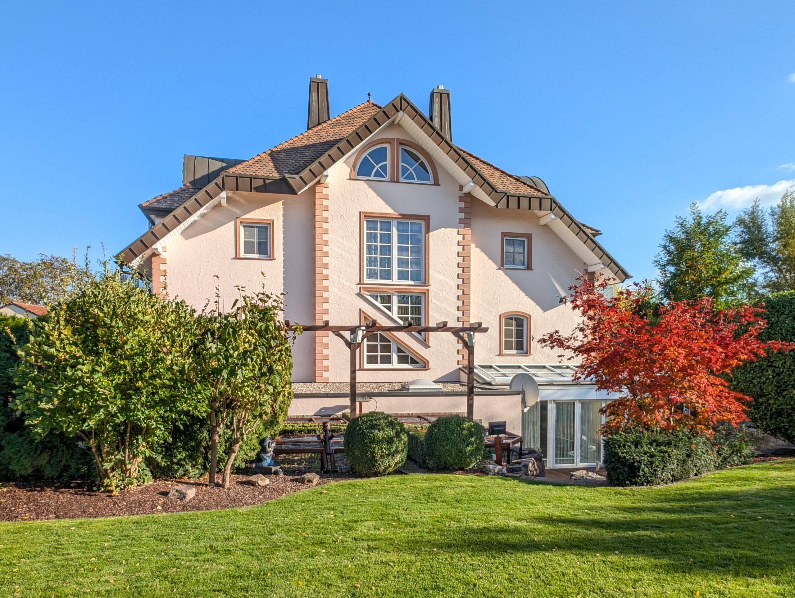 Exklusive Villa mit Traumgrundstück-1