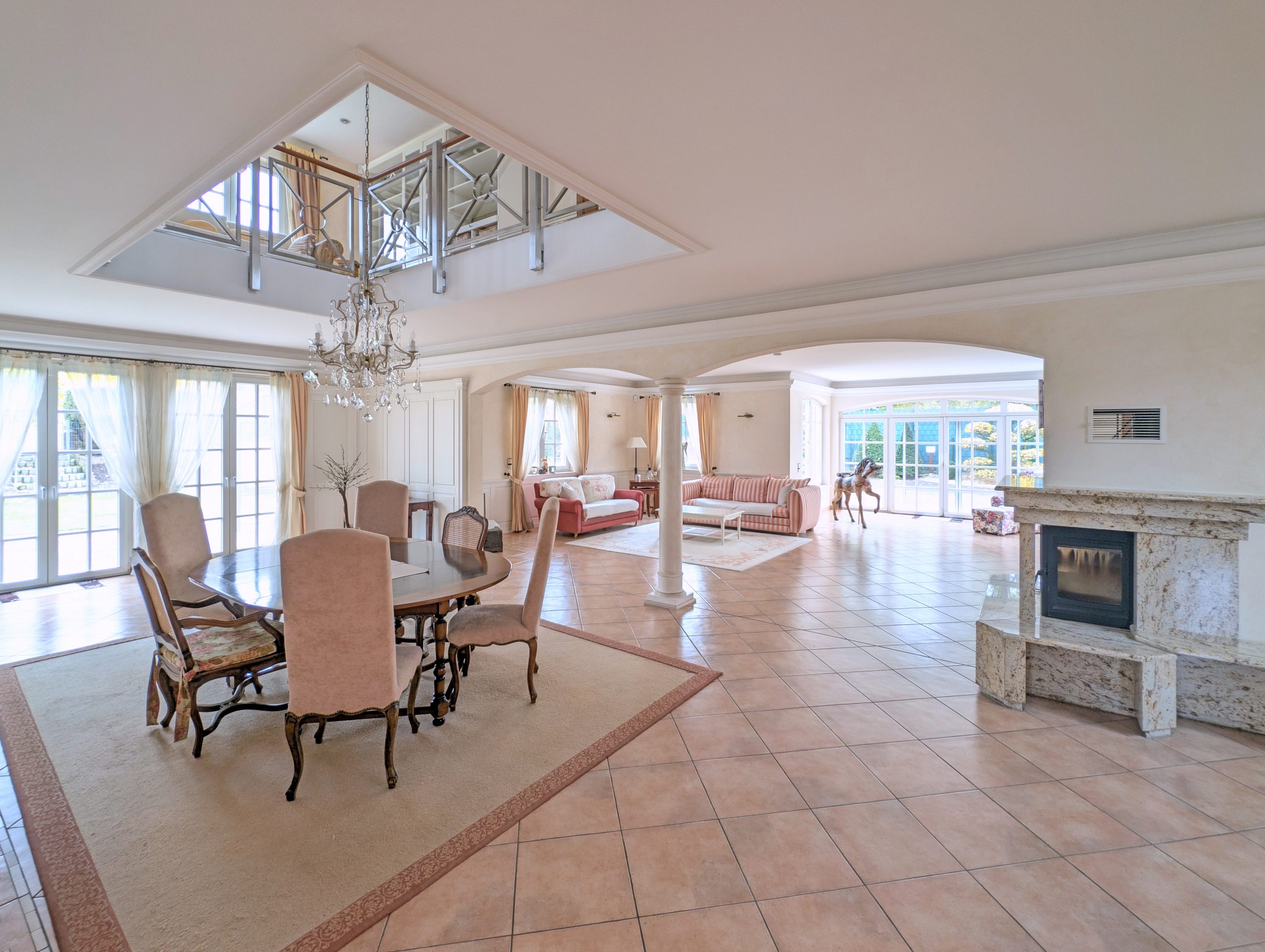 Exklusive Villa mit Traumgrundstück-5